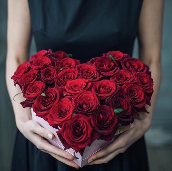 Сердце из 25 красных роз
