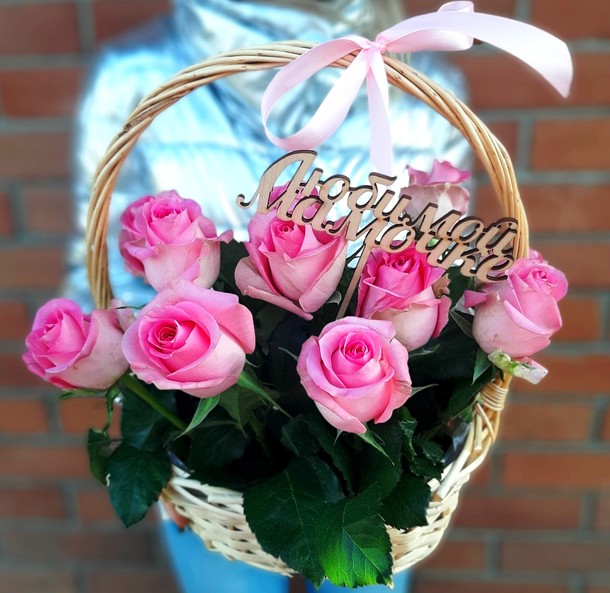 Корзина розовых роз "Для мамы"