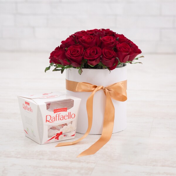 Шляпная коробка с красными розами + Raffaello
