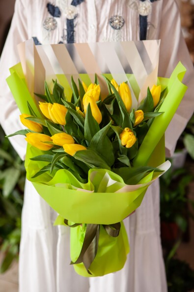 11 жёлтых тюльпанов